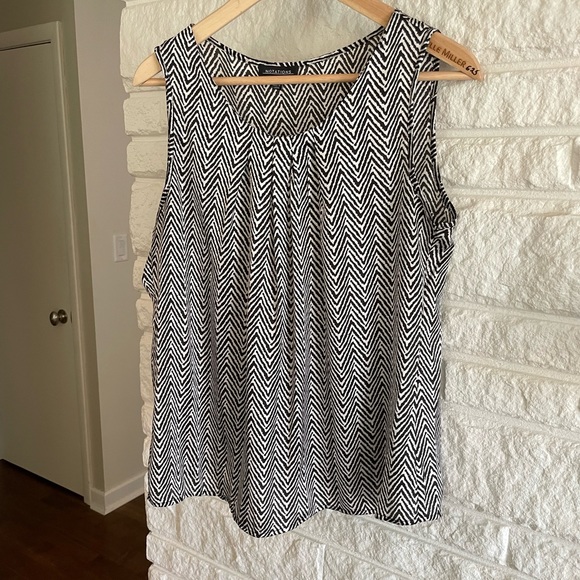 ✅Like new! Notations black and white tank - Picture 3 of 5